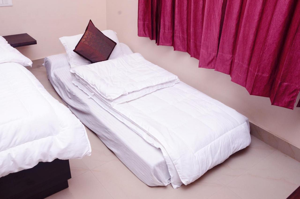 אמריצר Hotel Golden Sunrise Inn מראה חיצוני תמונה