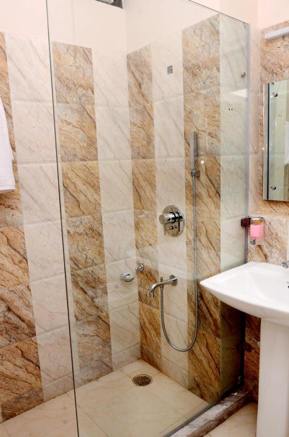אמריצר Hotel Golden Sunrise Inn מראה חיצוני תמונה